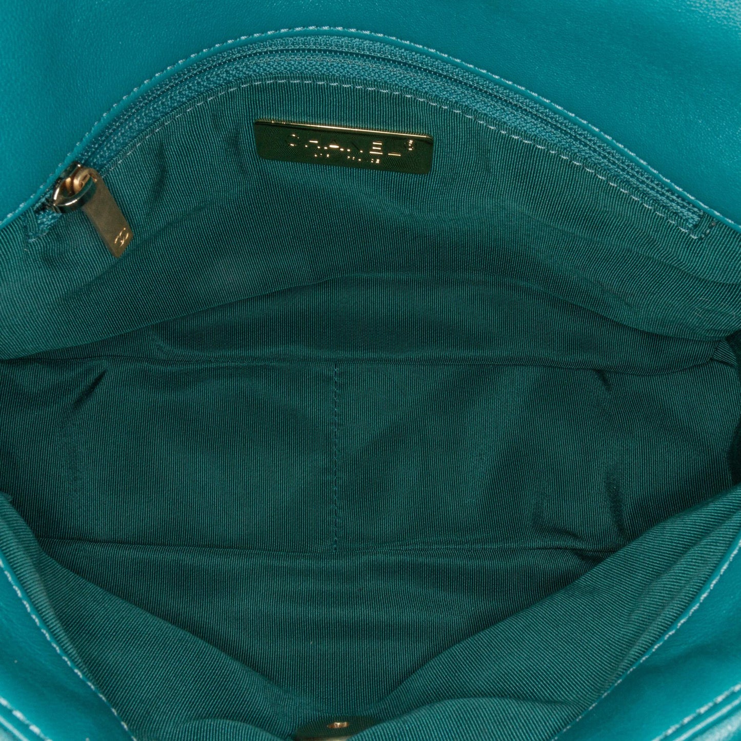Chanel Medium Lambskin 19 Flap (SHG-EDg0IF)