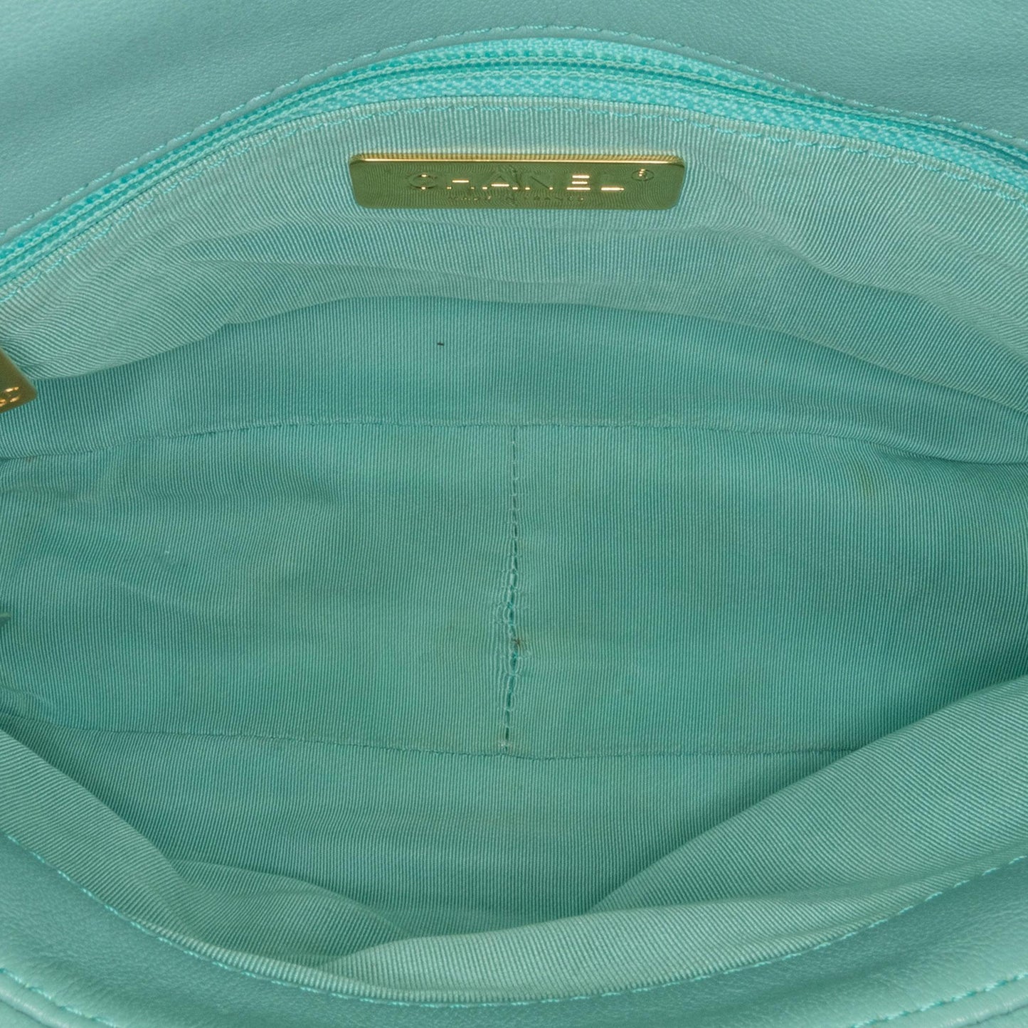 Chanel Medium Lambskin 19 Flap (SHG-MRfv5Z)