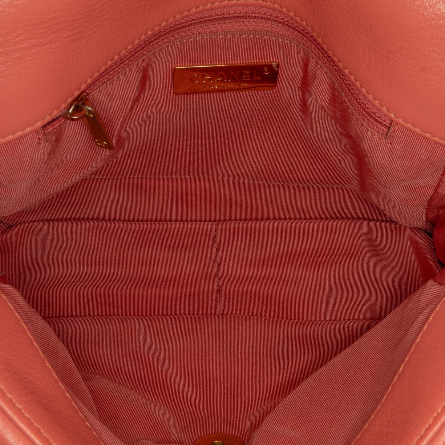 Chanel Medium Lambskin 19 Flap (SHG-3kILnI)