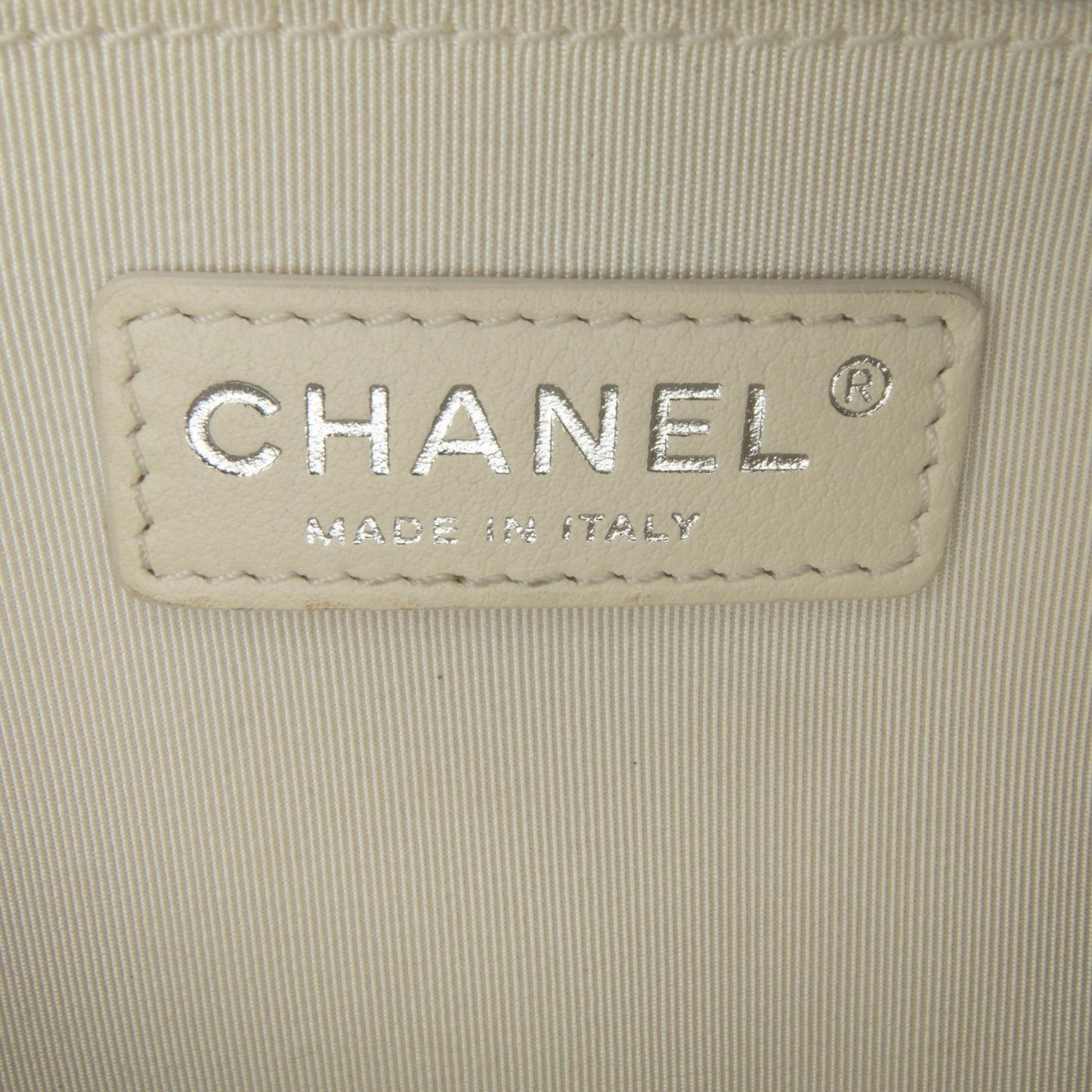 Chanel Medium Lambskin Boy Flap (SHG-1Vev3e)