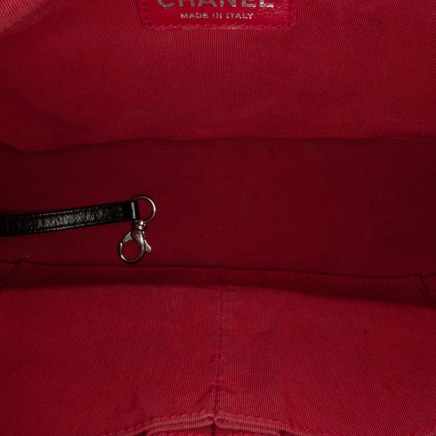 Chanel Medium Lambskin Gabrielle Crossbody (SHG-ErV52u)