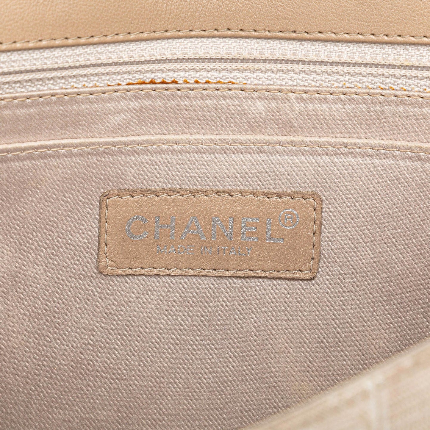 Chanel Medium New Travel Line Single Flap (SHG-IttVyX)