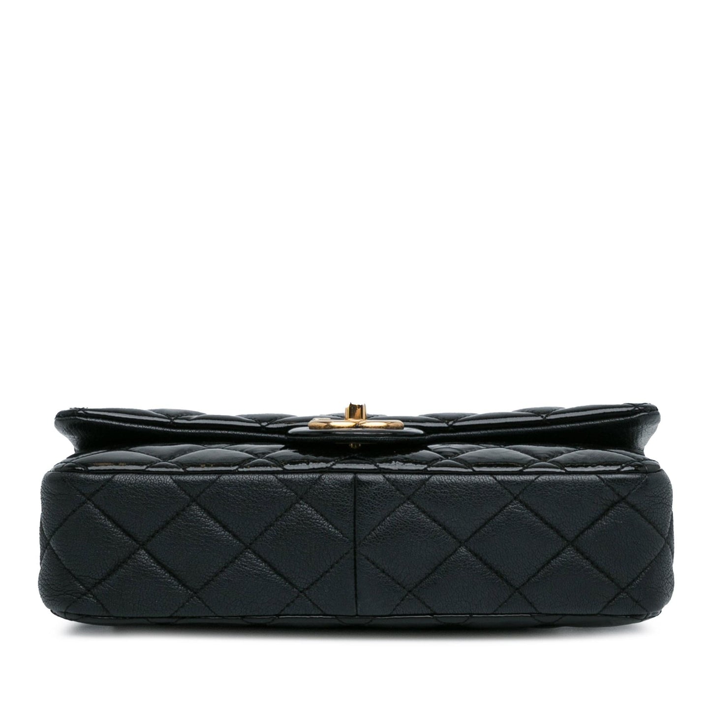 Luxury Chanel Medium Patent Goatskin CC Eyelet Flap (SHG-Et4xHu)
