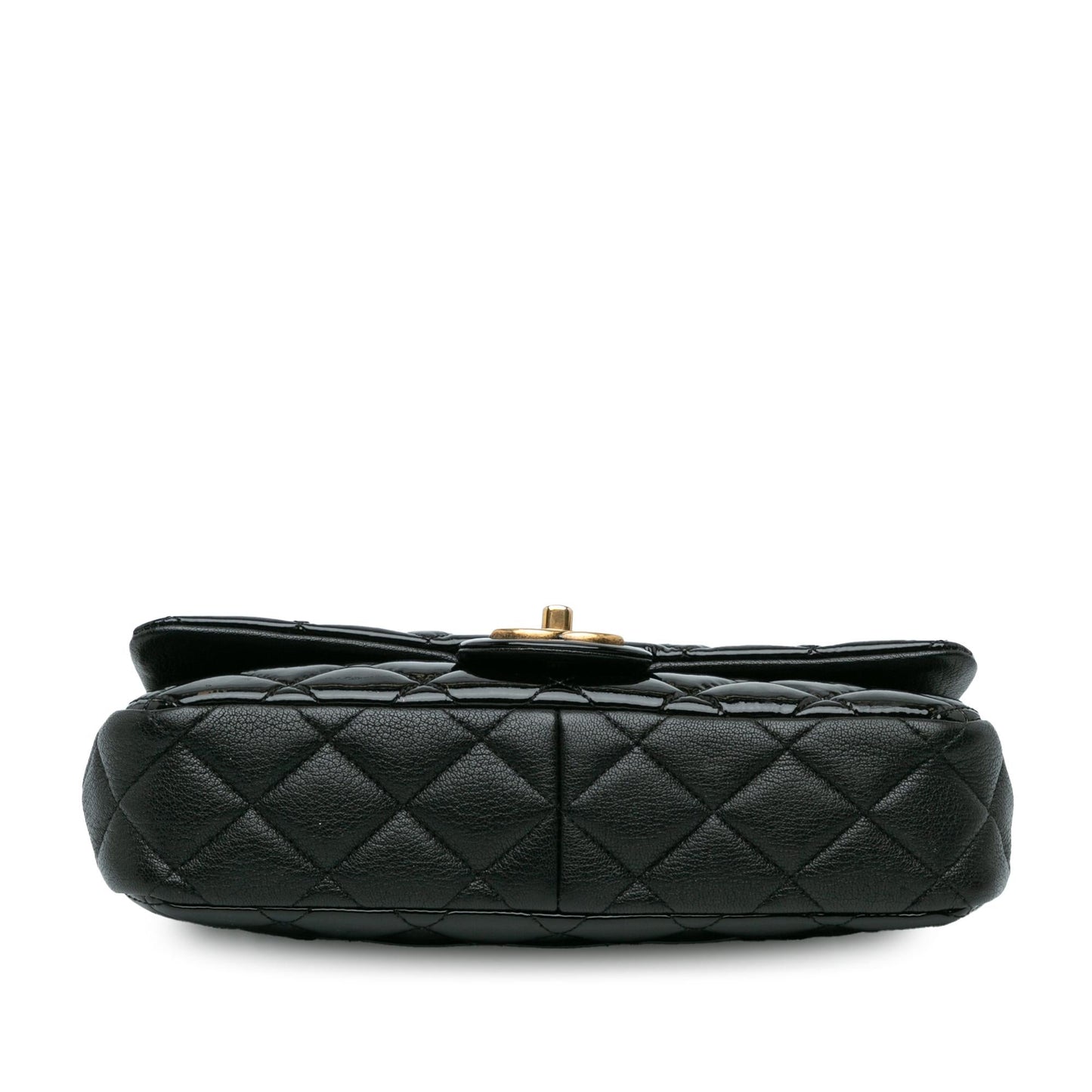 Luxury Chanel Medium Patent Goatskin CC Eyelet Flap (SHG-Xldzli)