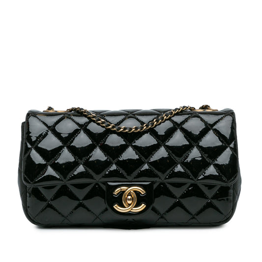 Luxury Chanel Medium Patent Goatskin CC Eyelet Flap (SHG-Xldzli)
