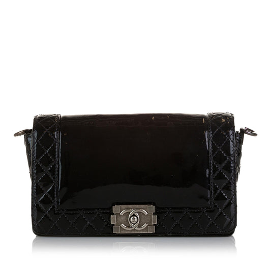 Luxury Chanel Medium Patent Reverso Boy Flap (SHG-xCR0zI)