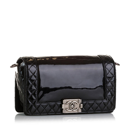 Luxury Chanel Medium Patent Reverso Boy Flap (SHG-xCR0zI)