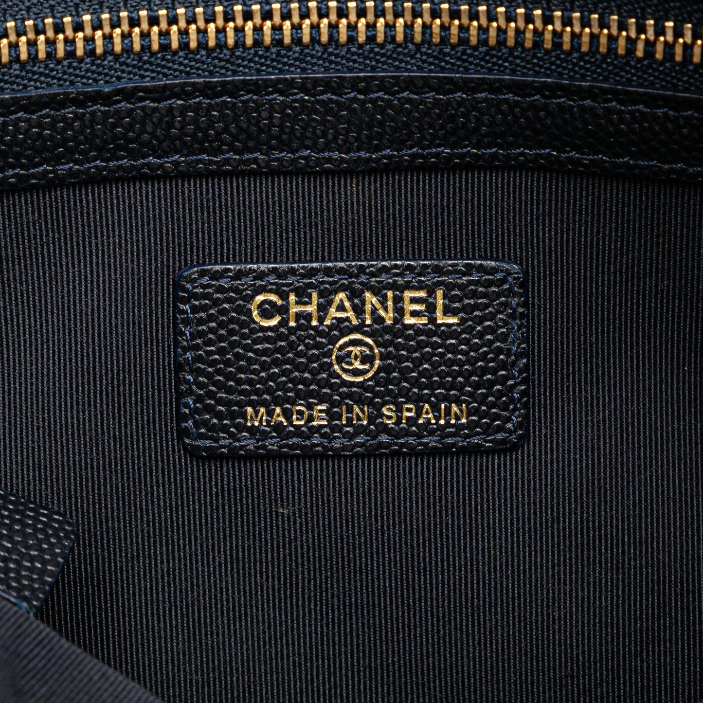 Chanel Medium Quilted Caviar O Case Clutch (SHG-bgRUQW)