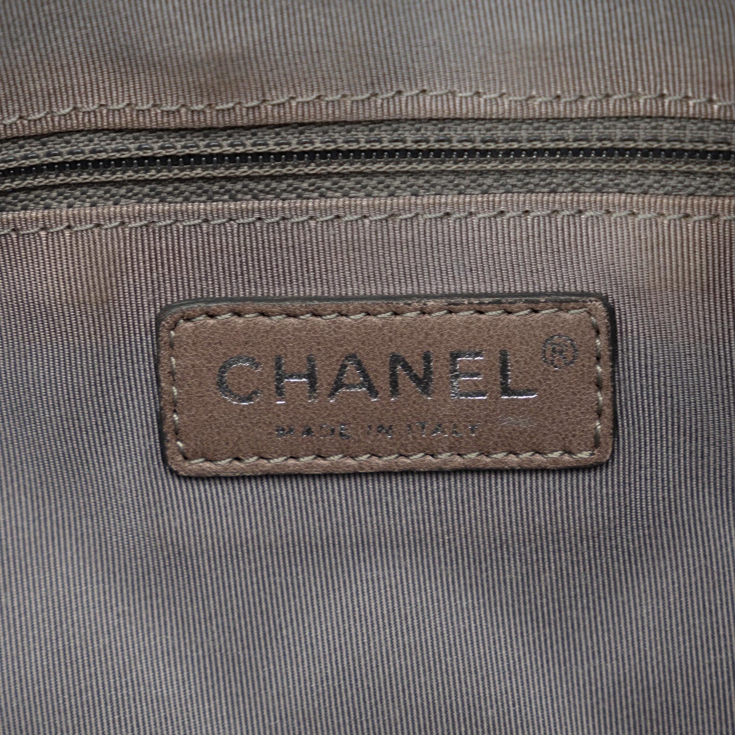 Chanel Medium Quilted Reissue Camera Bag (SHG-OpYKQa)