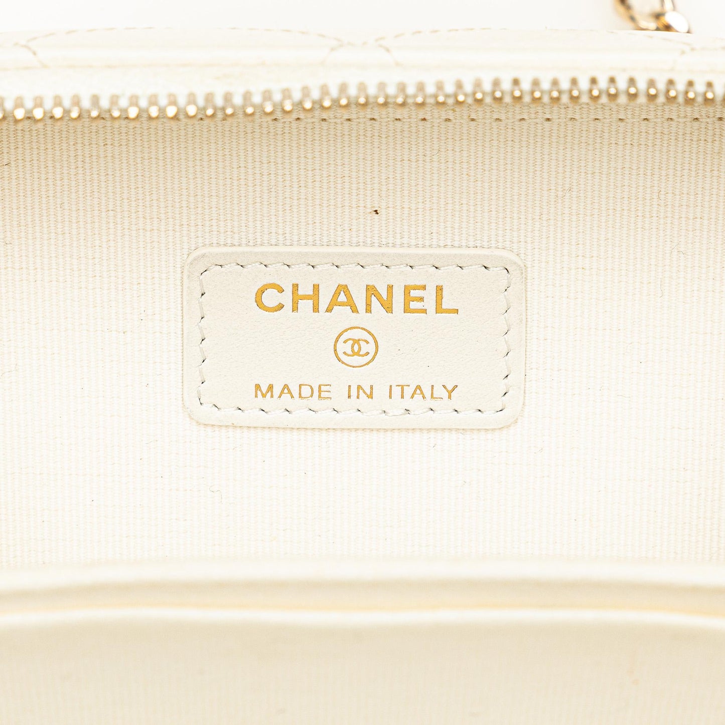 Chanel Mini CC Caviar Top Handle Vanity Case (SHG-OVqtf0)