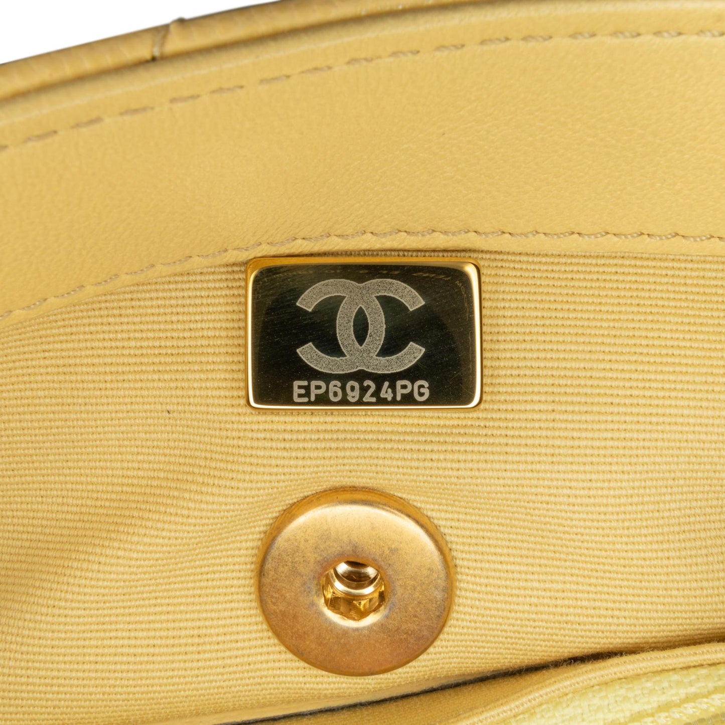 Chanel Mini CC Quilted Caviar Flap (SHG-ROmbk9)