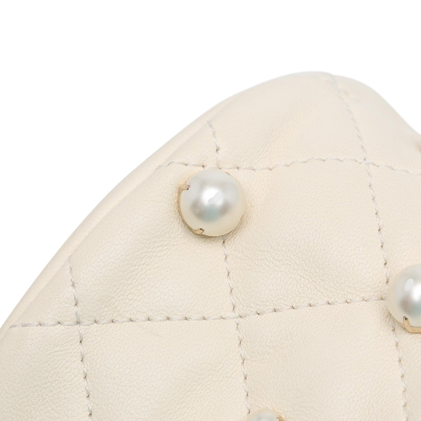 Chanel Mini Quilted Lambskin About Pearls Drawstring Bucket Bag (SHG-KIu1EB)