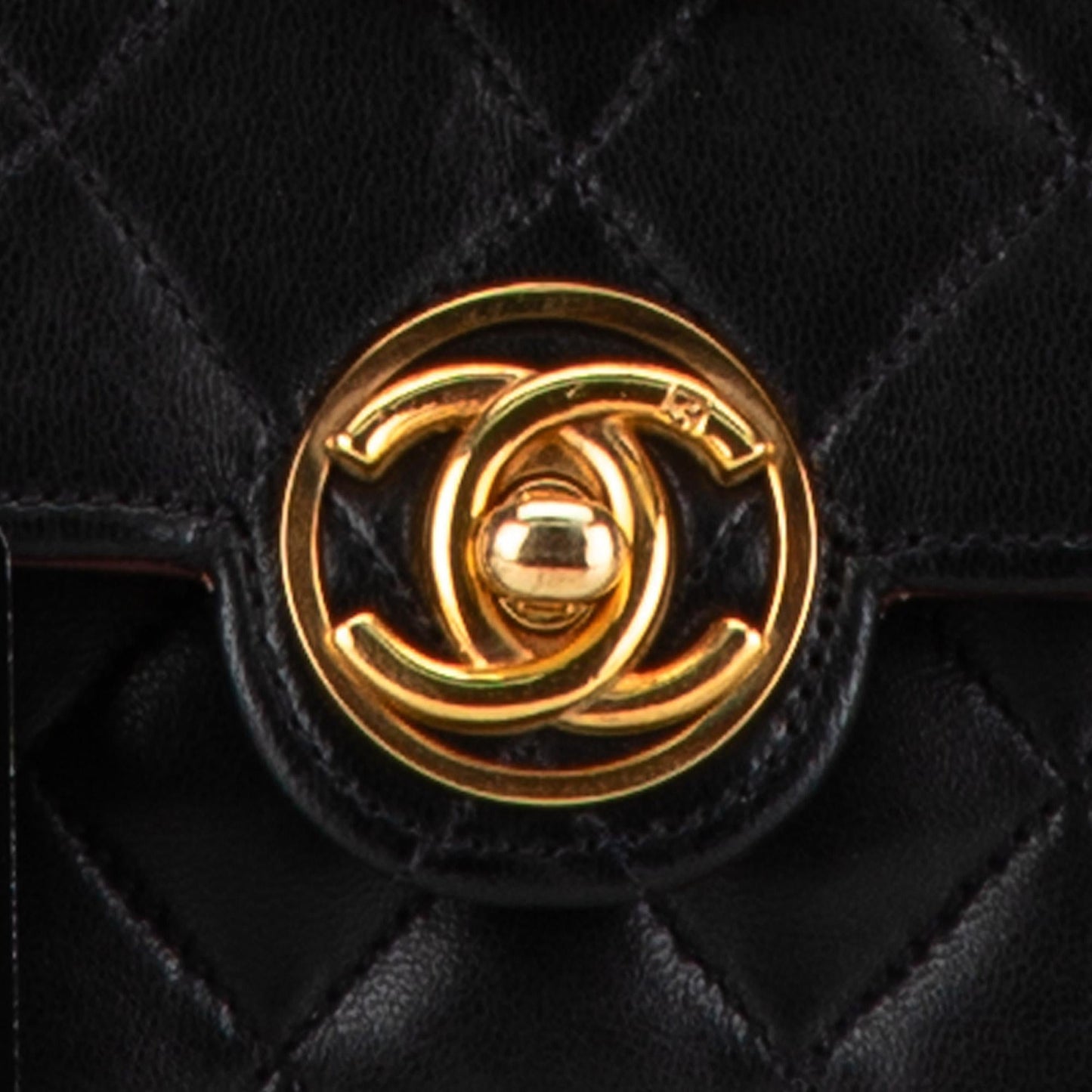Chanel Mini Quilted Lambskin CC Single Flap (SHG-RoKQI5)