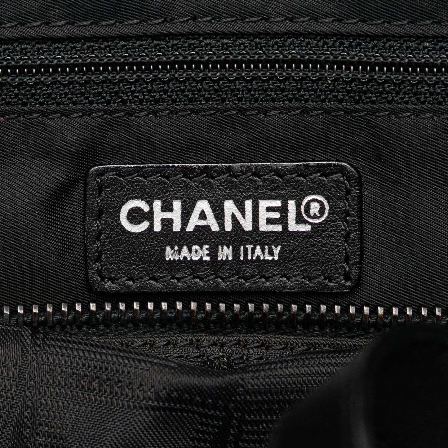 Chanel New Travel Line Handbag (SHG-5Xs4Yy)