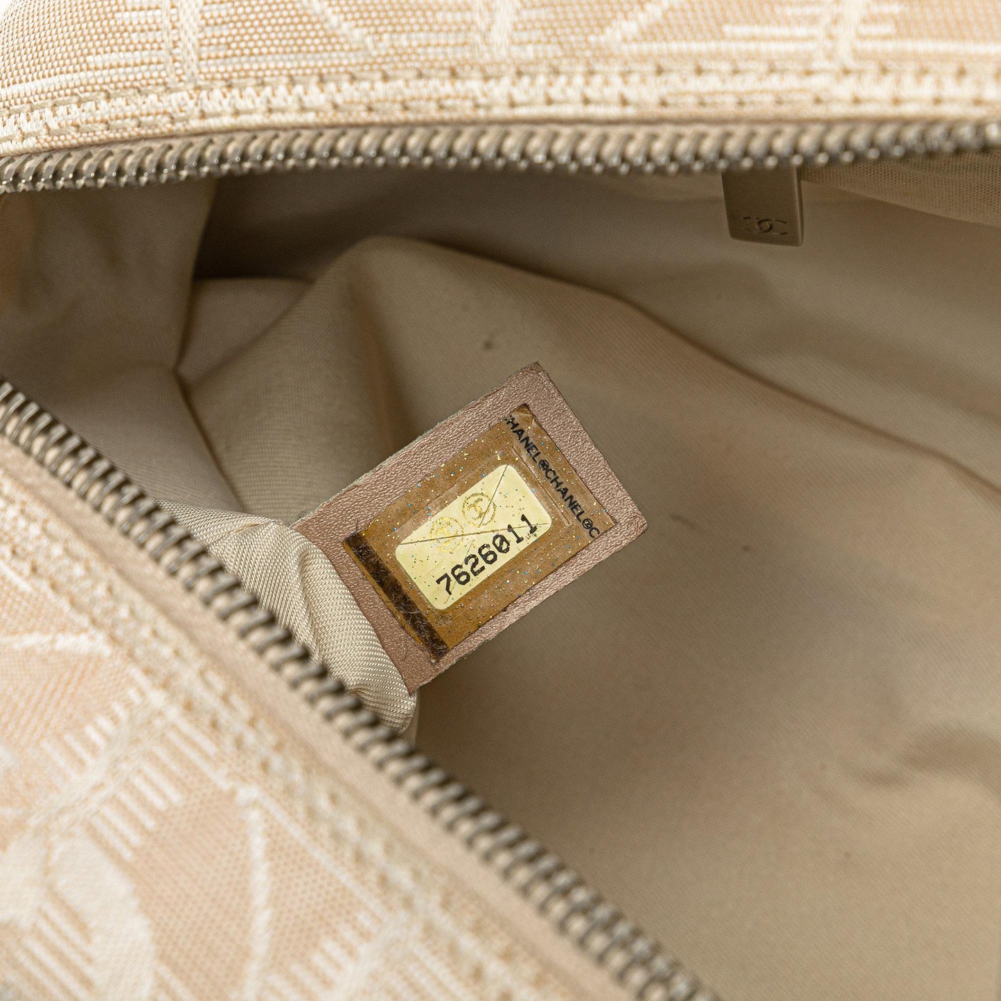Chanel New Travel Line Handbag (SHG-ua5xFI)