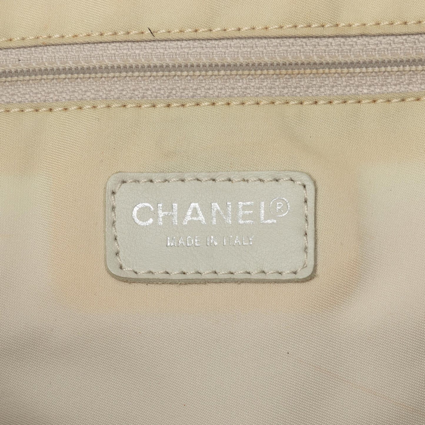 Chanel New Travel Line Tote (SHG-3Rzzab)