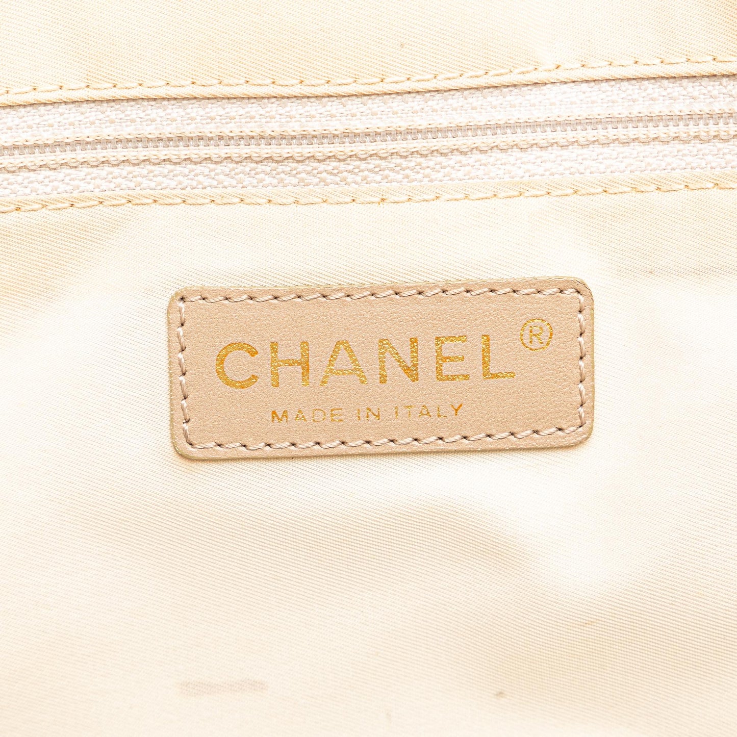 Chanel New Travel Line Tote (SHG-xl7A53)