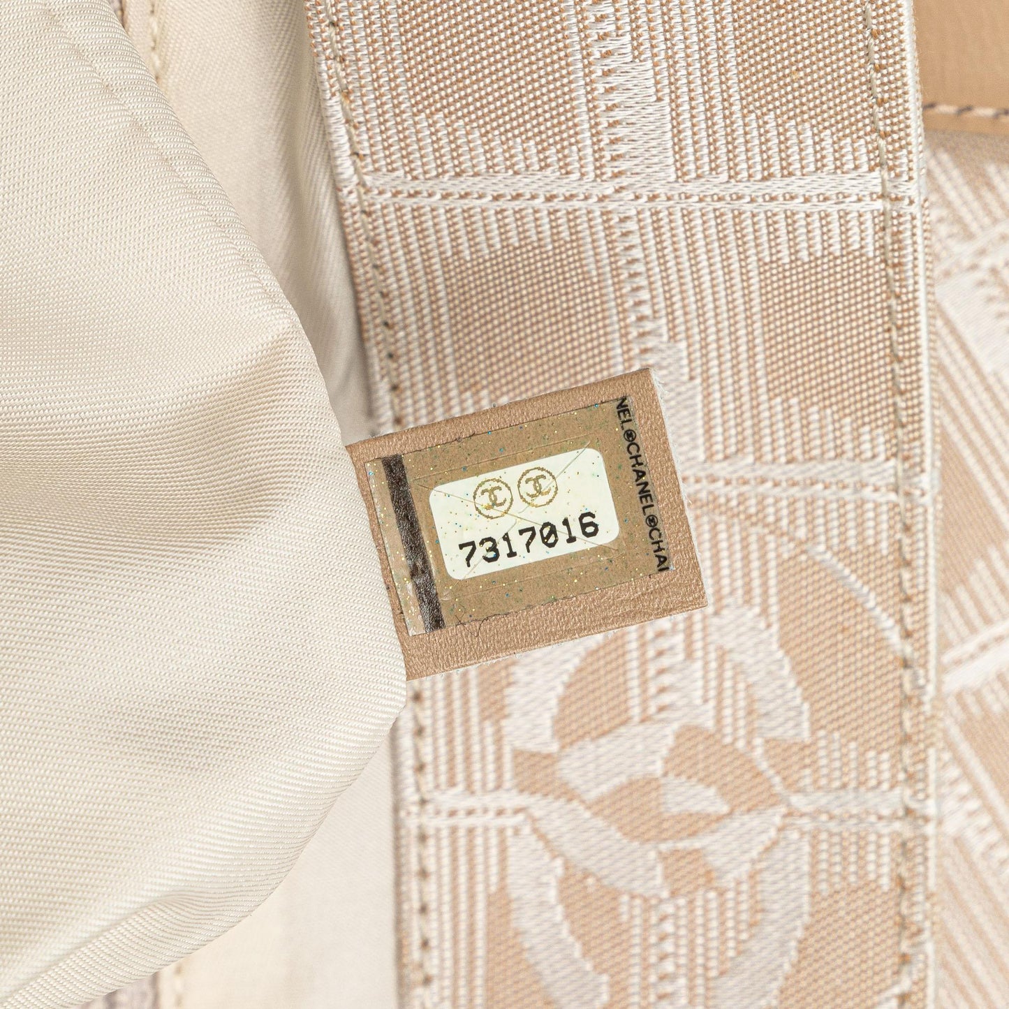 Chanel New Travel Line Tote (SHG-ewYGlz)