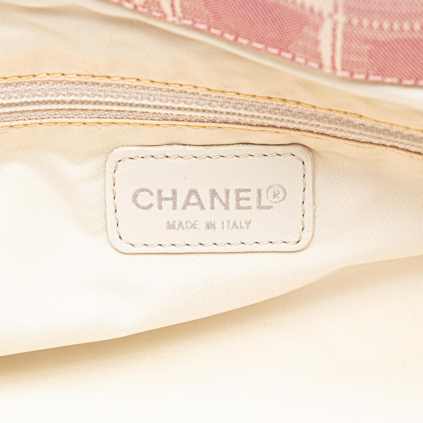 Chanel New Travel Line Tote (SHG-FmjYCT)