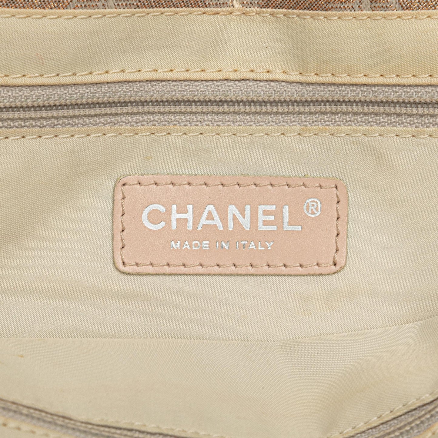 Chanel New Travel Line Tote (SHG-ja8fnF)