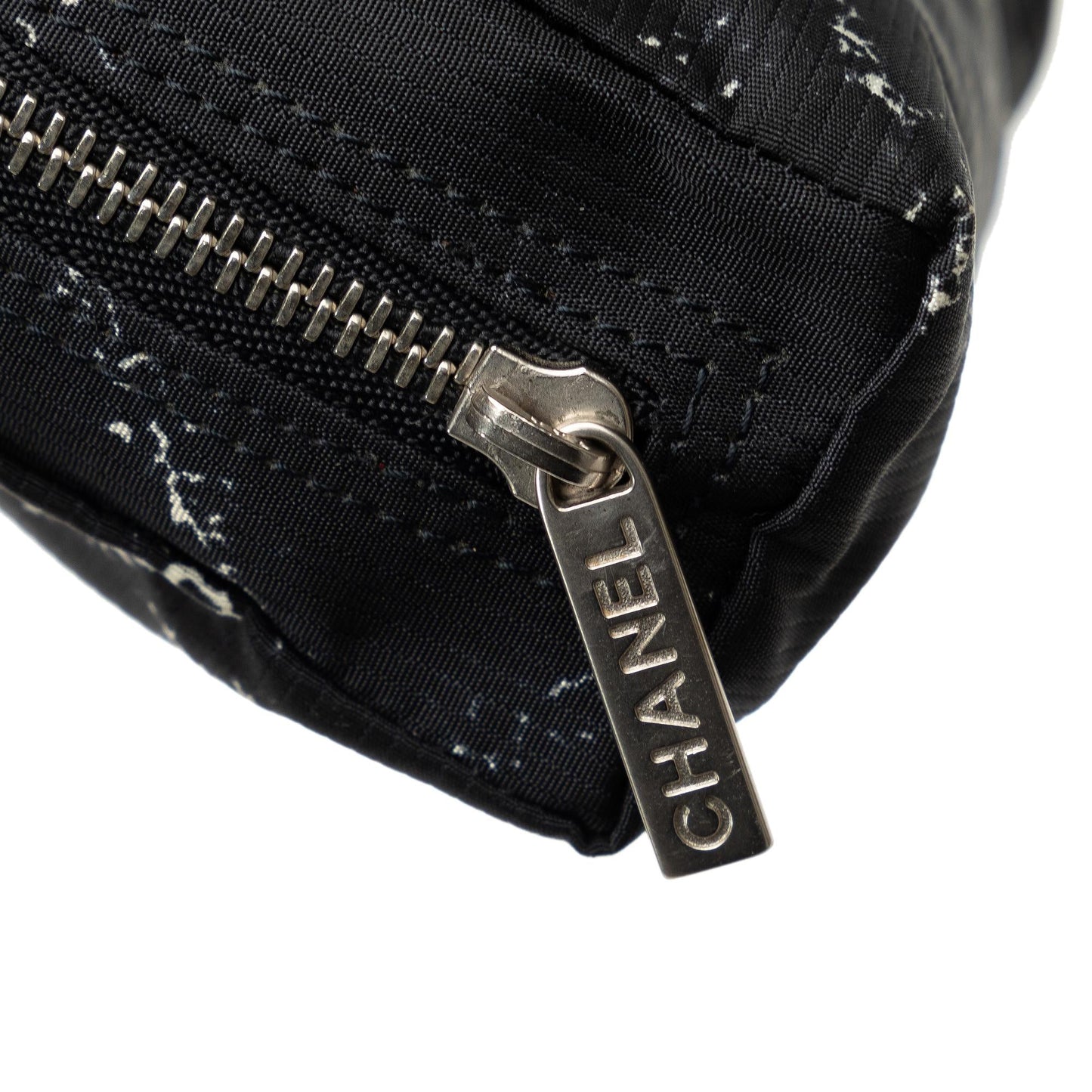 Chanel Old Travel Line Pouch (SHG-pKvZqJ)