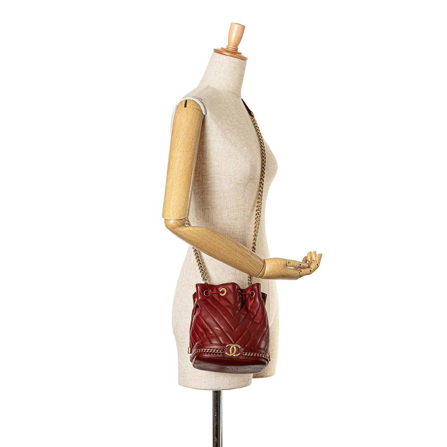 Chanel Paris Cosmopolite Small Chevron Lambskin Bucket Bag (SHG-3IzII1)
