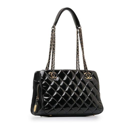 Chanel Patent Goatskin Paris Salzburg CC Eyelet Shoulder Bag (SHG-OuWTBq)