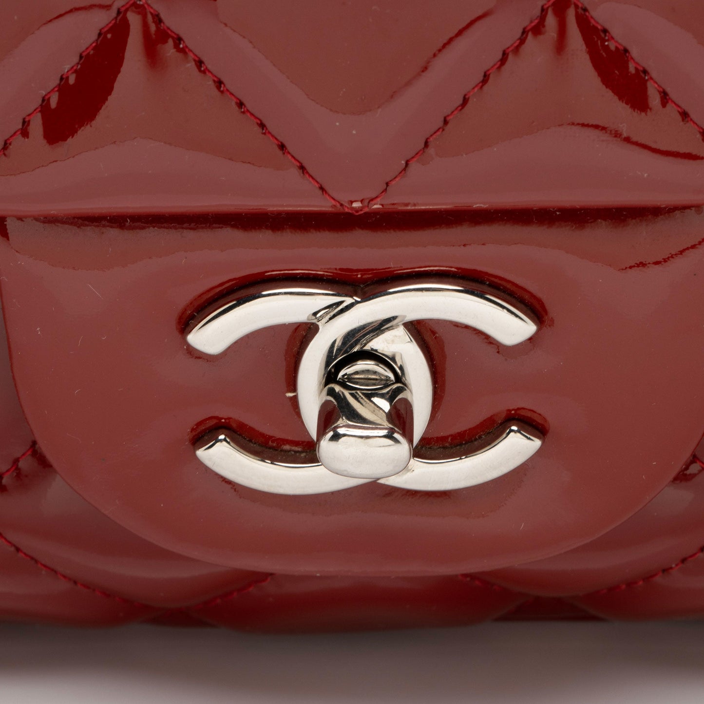 Chanel Patent Leather Classic Jumbo Double Flap Bag (SHF-Sit8OS)