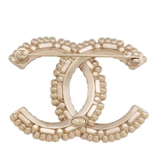 Chanel Pearl Crystal CC Brooch (SHF-fHOgJc)