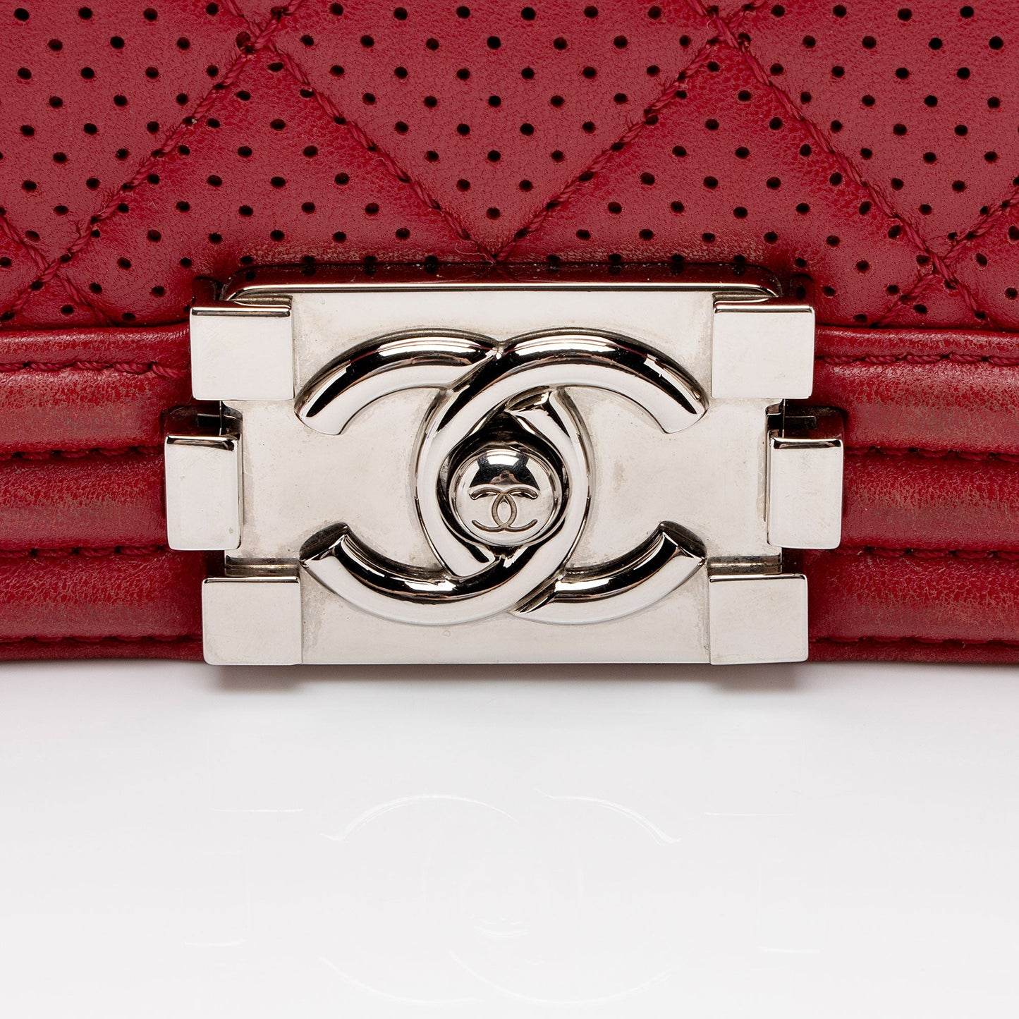 Chanel Perforated Lambskin New Medium Boy Bag (SHF-LqYEA9)