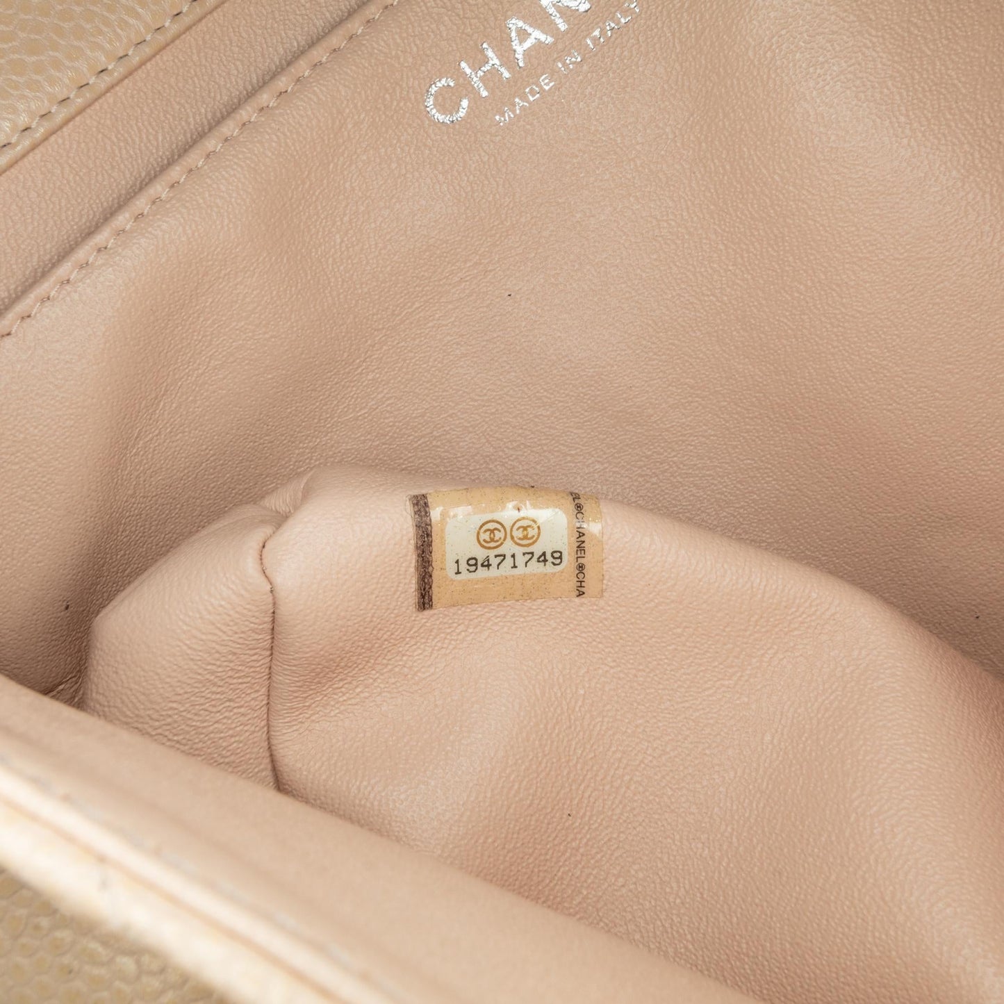 Chanel Quilted Caviar Flap Clutch with Chain (SHG-7v4fjq)