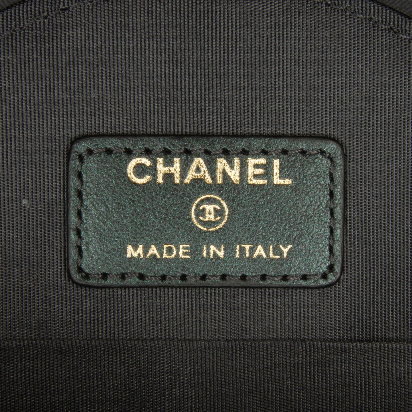 Chanel Quilted Iridescent Caviar Round Clutch With Chain (SHG-5vHUZc)