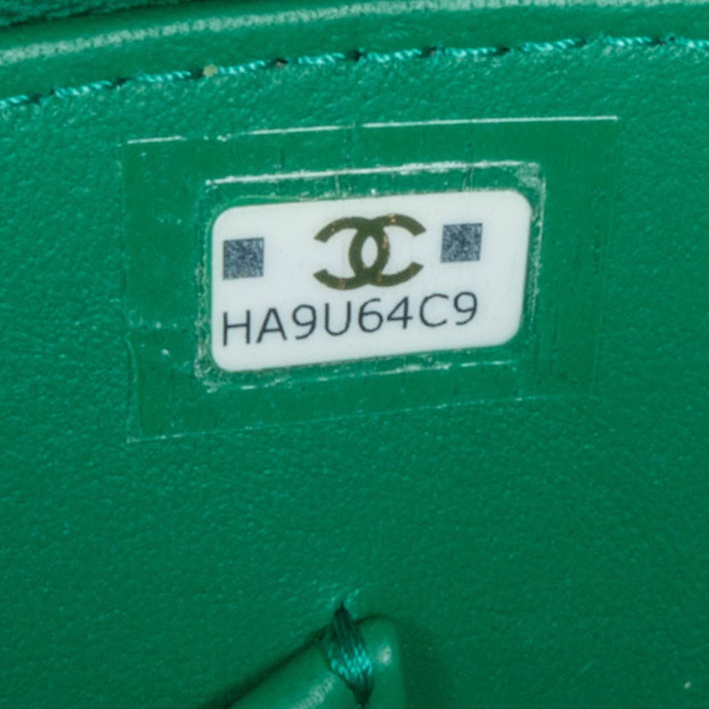 Chanel Quilted Lambskin Afternoon Tea Vanity Case with Chain (SHG-w7OUtb)