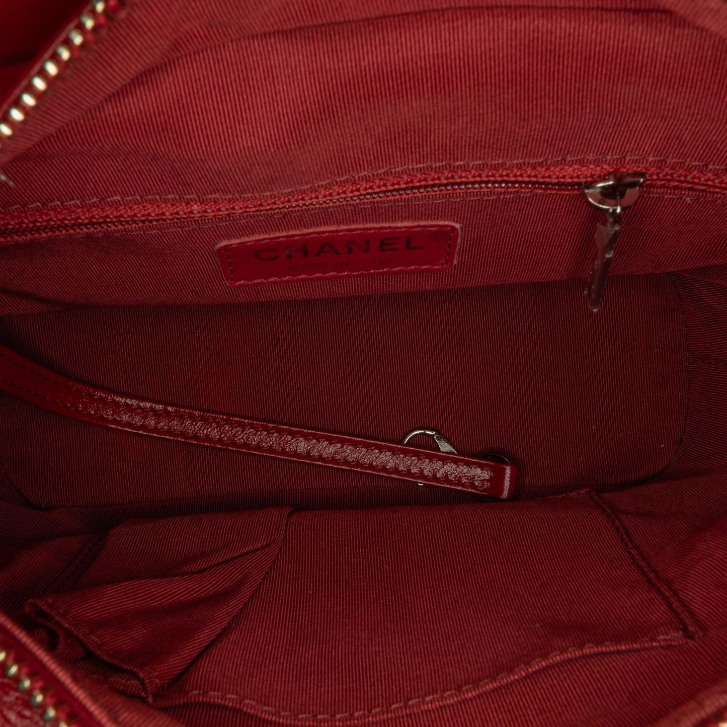 Chanel Small Chevron Lambskin Gabrielle Crossbody (SHG-oc1k9q)