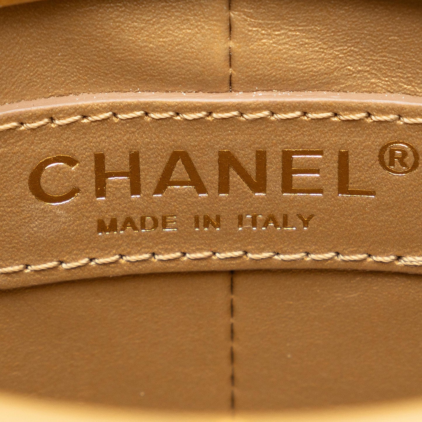 Chanel Small Quilted Lambskin Crown Box Bag (SHG-GuyXwC)
