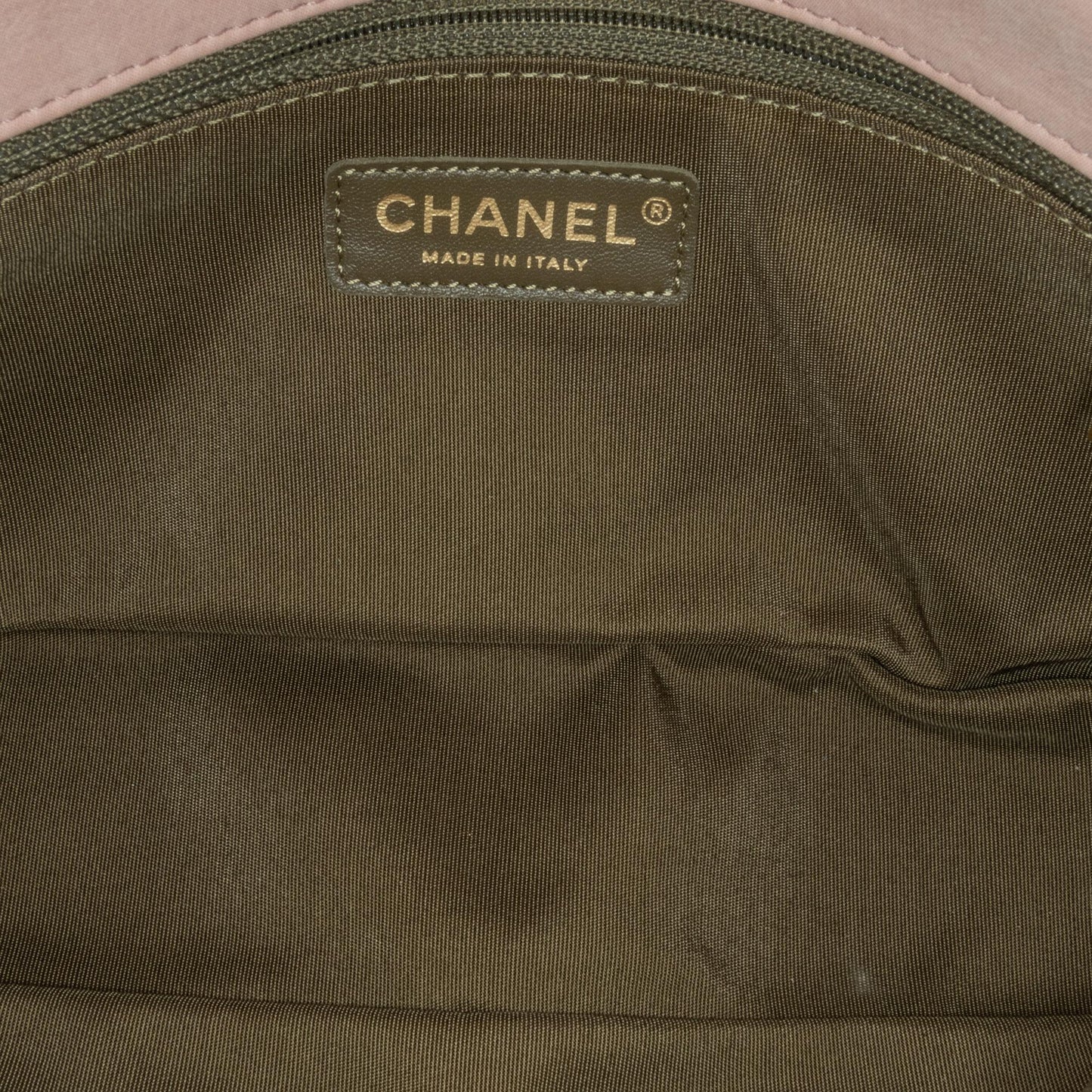 Chanel Twist Quilted Heart Flap (SHG-uZx9EN)