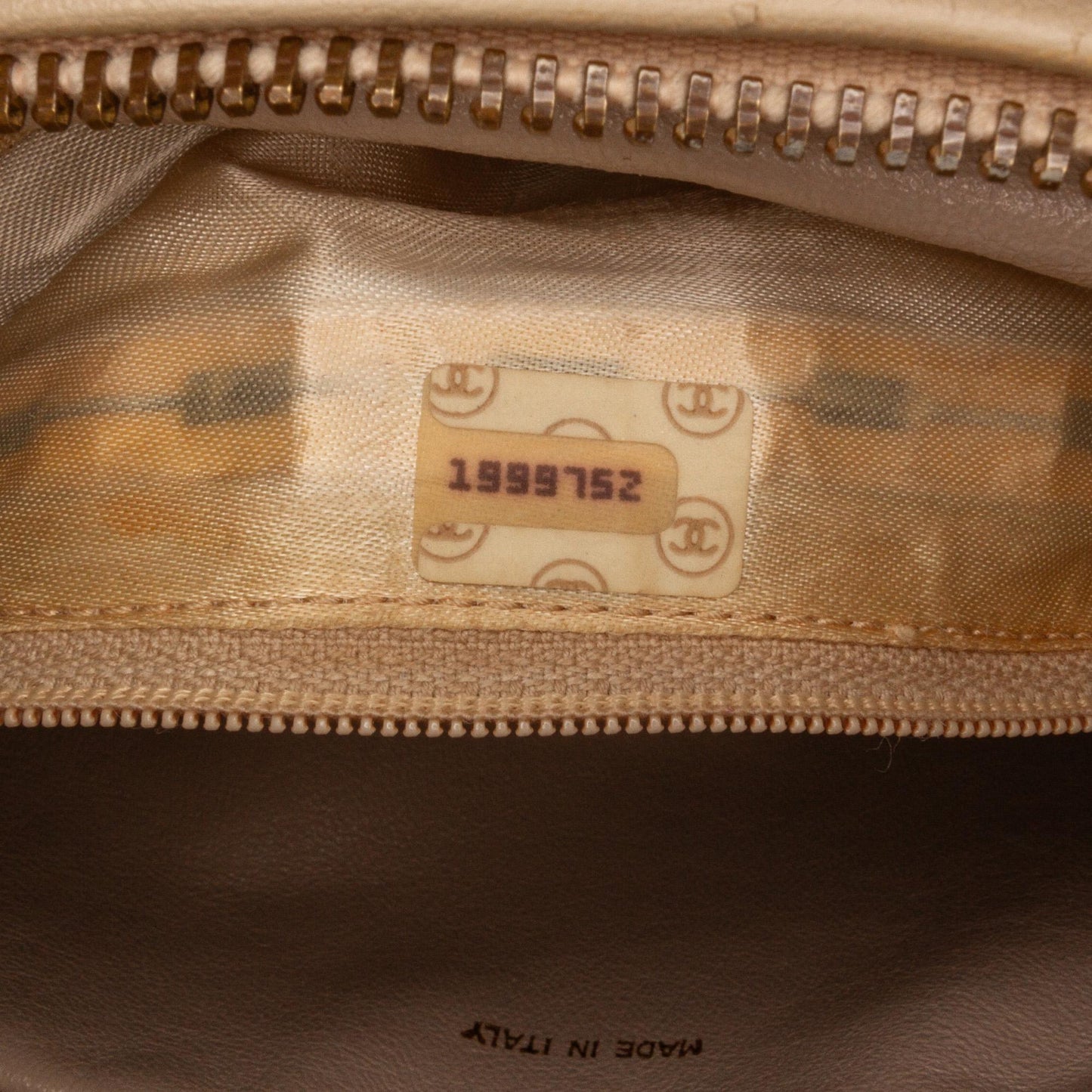 Chanel Vintage CC Tassel Camera Bag (SHG-Z83VnT)