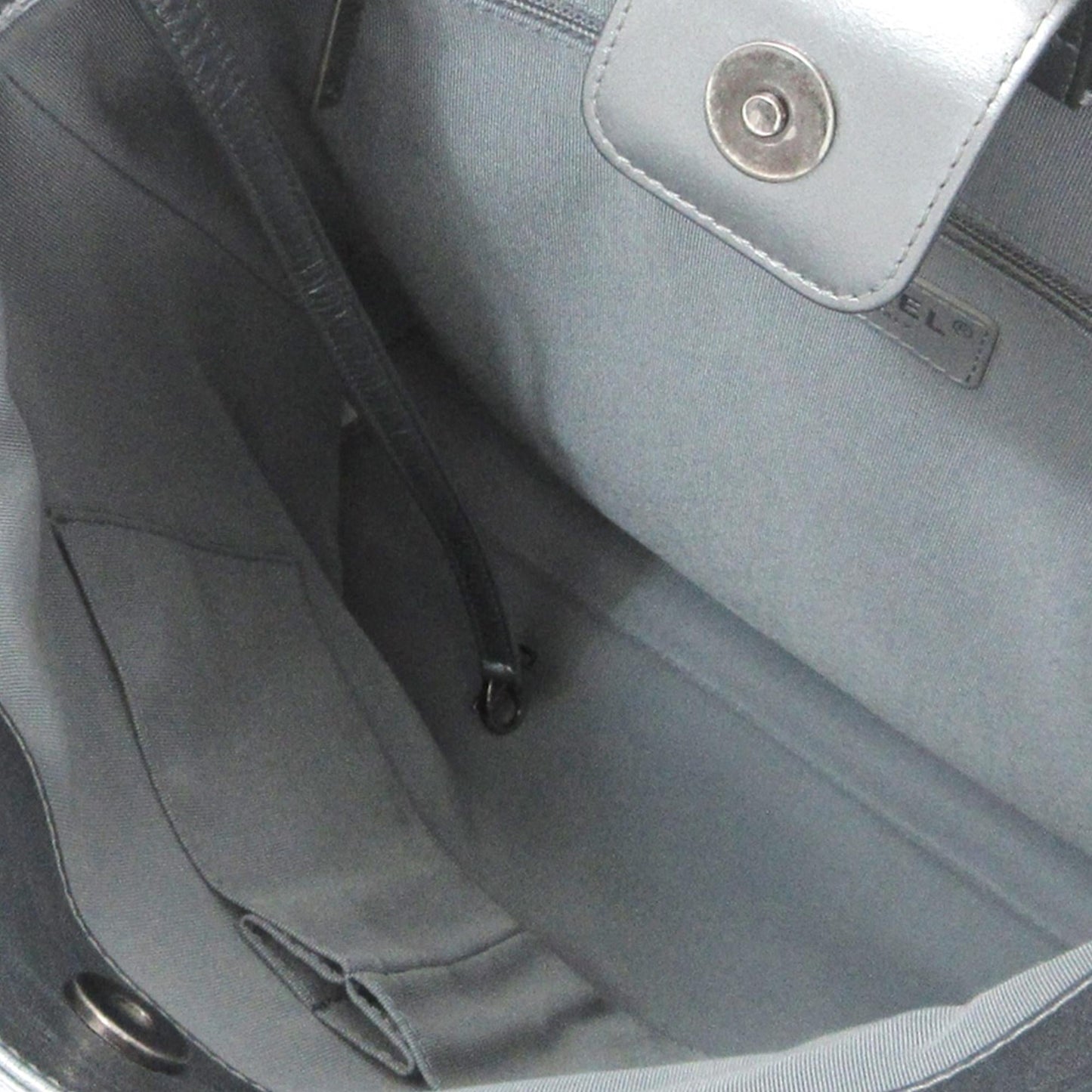 Chanel Written In Chain Metallic Tote (SHG-iy0JC9)