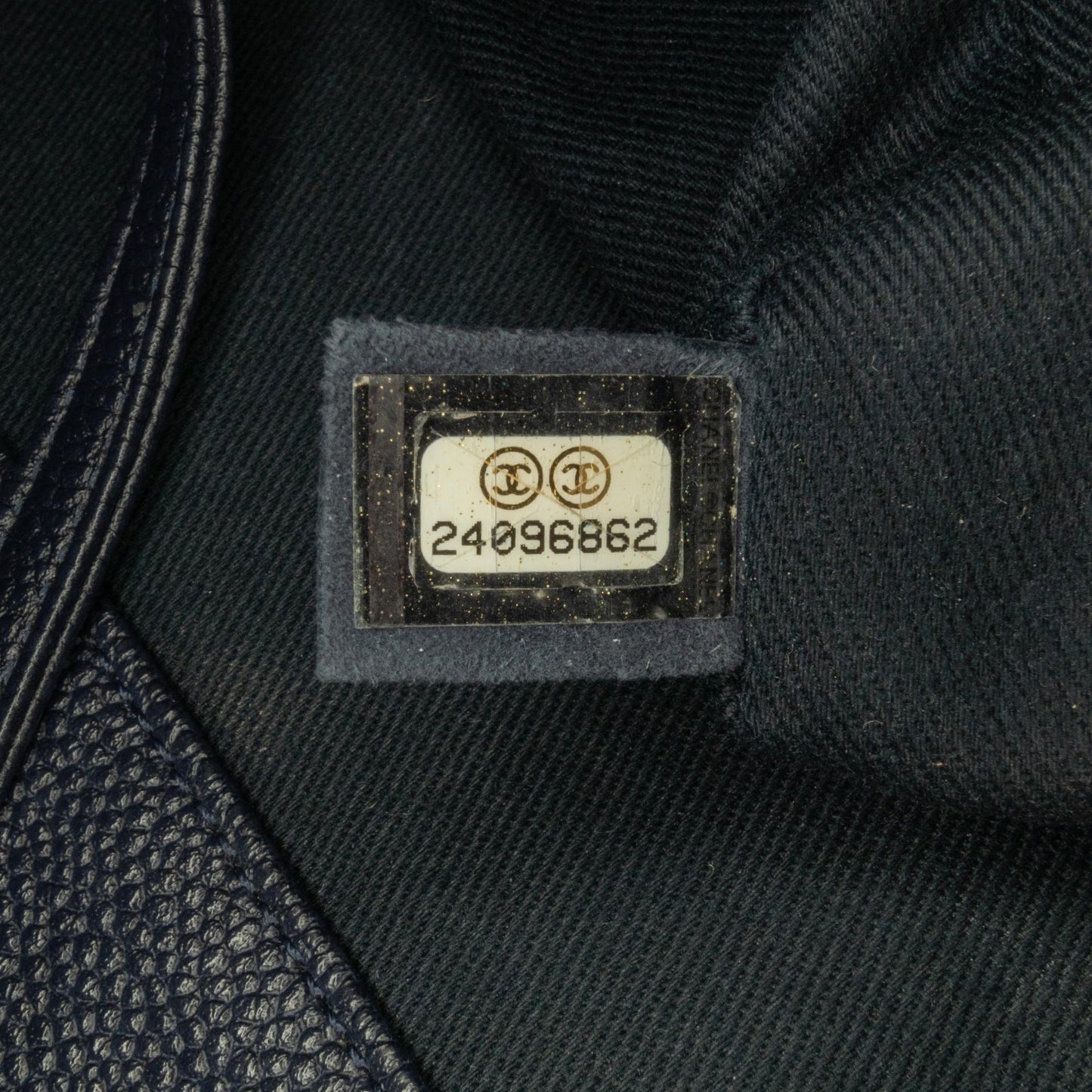 Chanel Zip and Carry Shopping Tote (SHG-DcefDx)