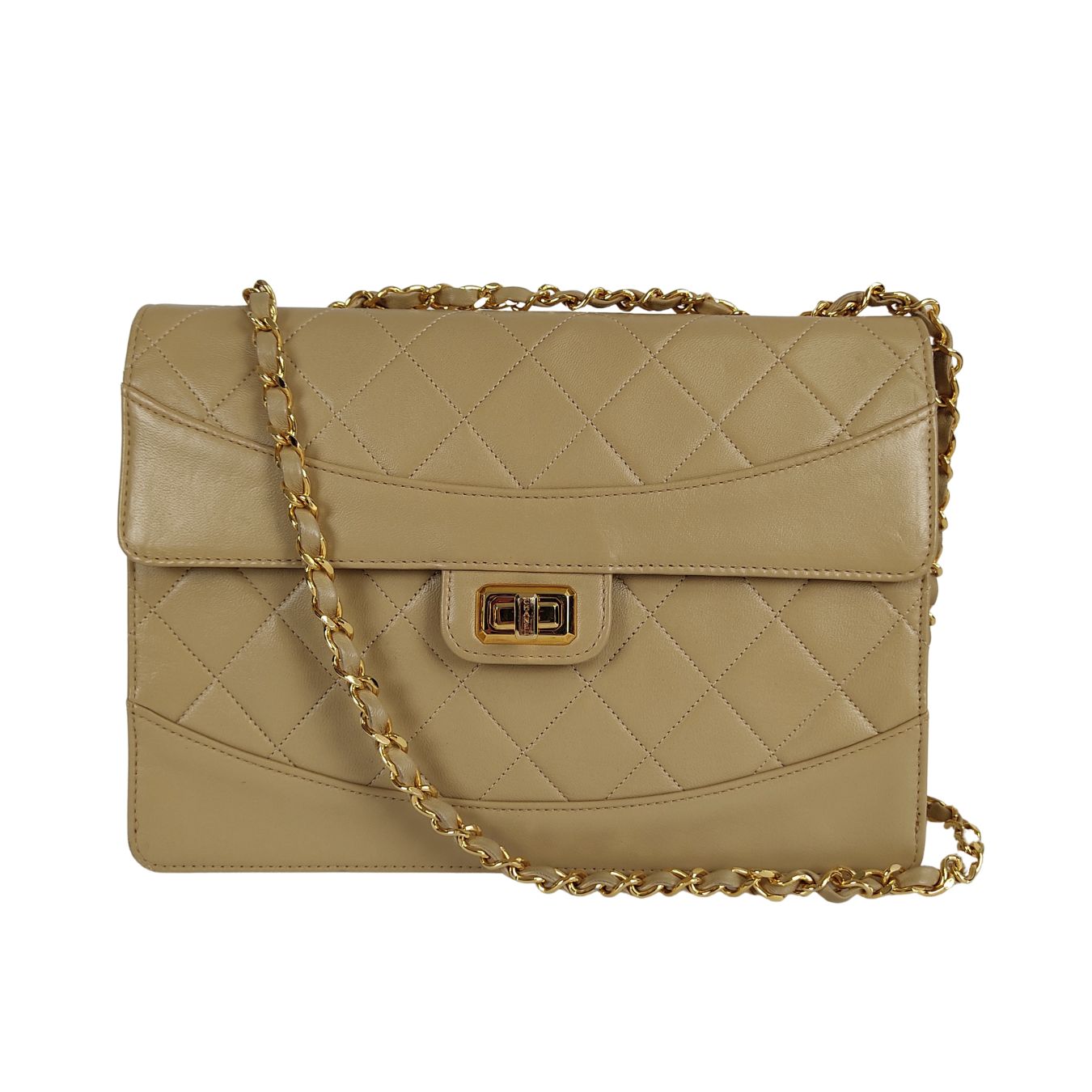 Luxury Chanel Timeless Classica turn lock bag in beige leather