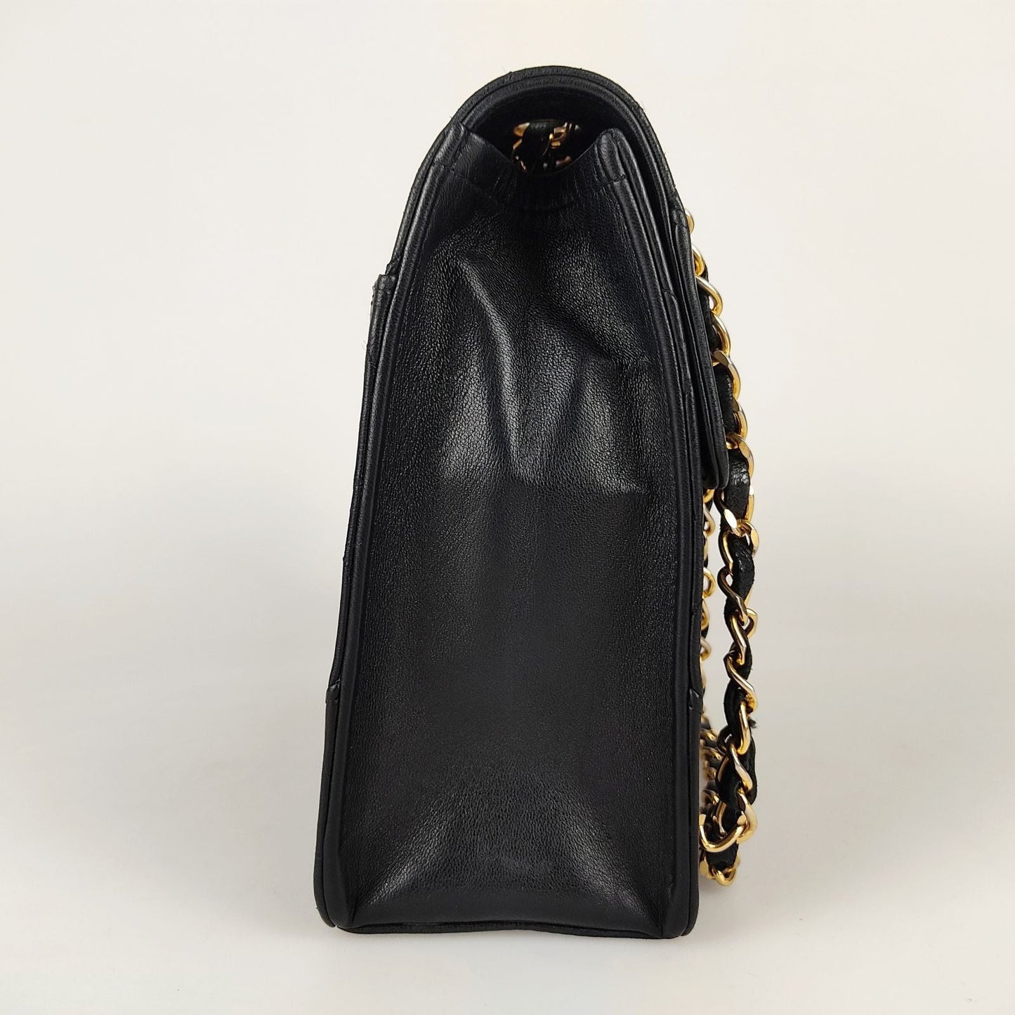 Luxury Chanel shoulder bag Timeless Classica 2.55 matelasse in black leather