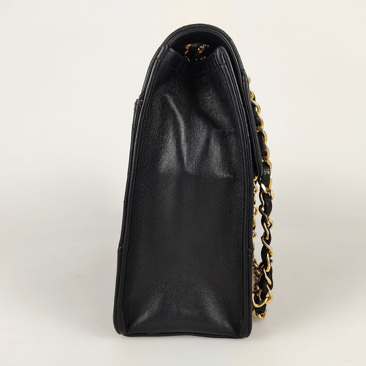 Luxury Chanel shoulder bag Timeless Classica 2.55 matelasse in black leather