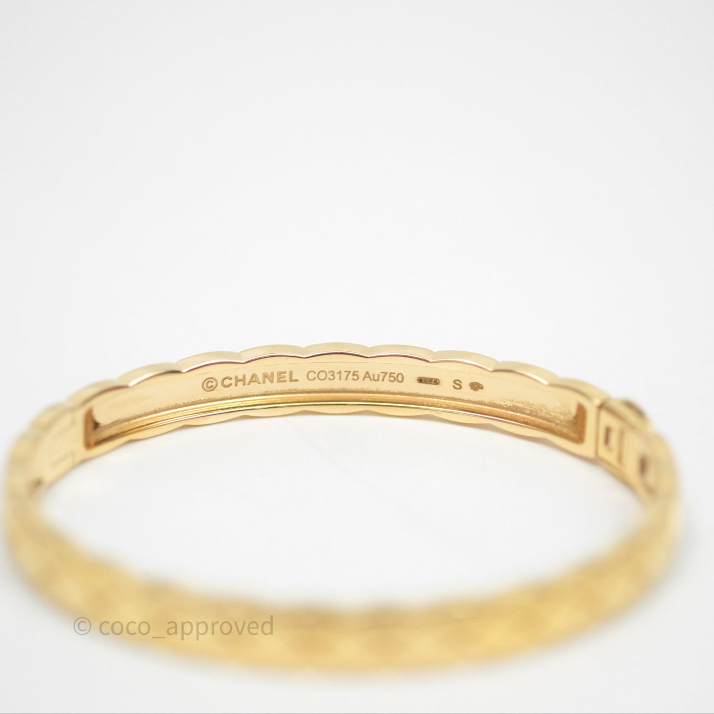 Chanel Coco Crush Bracelet Quilted Motif 18K Yellow Gold
