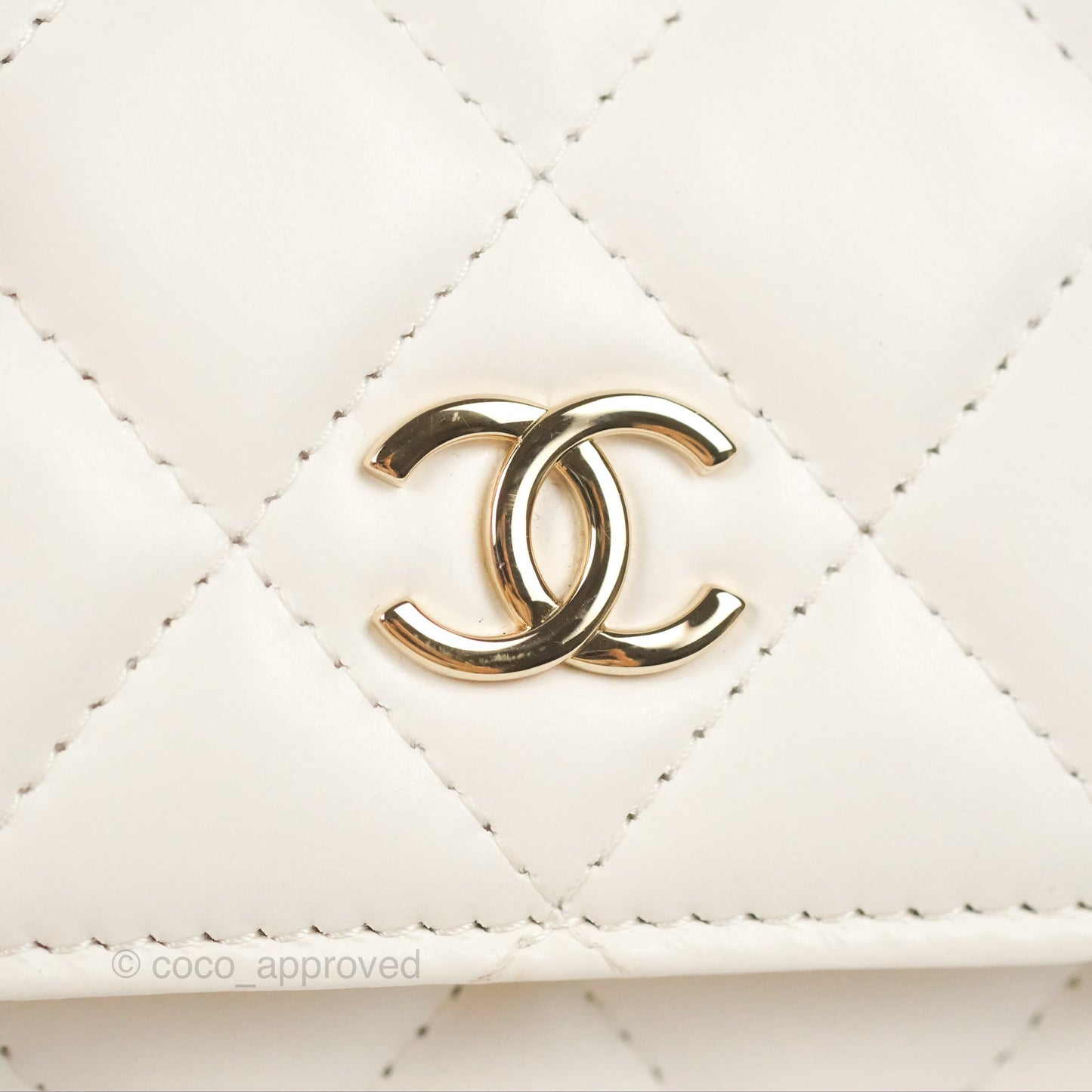 Chanel Coin Purse Clutch With Chain White Lambskin Gold Hardware