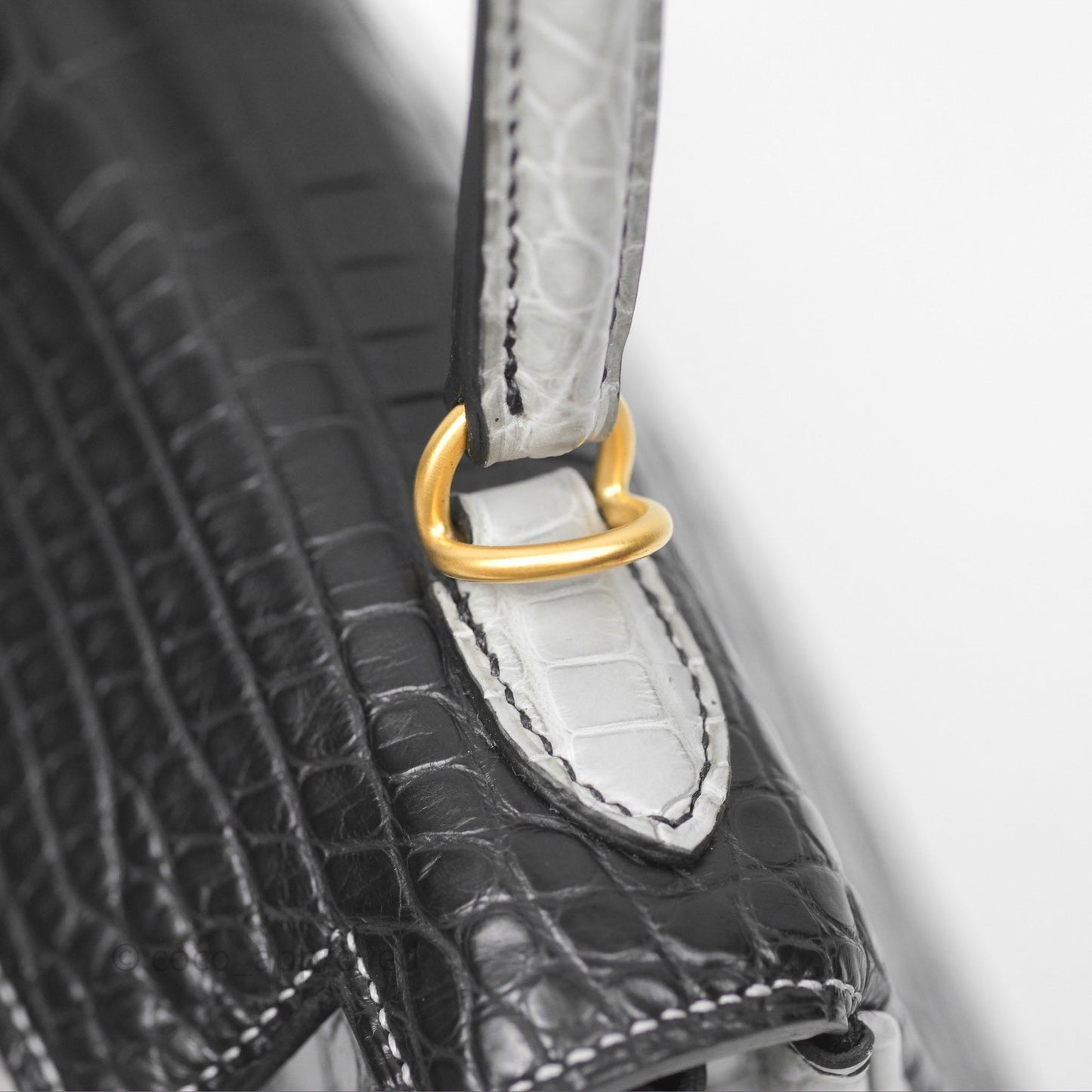 Hermès Retourne Kelly 25 Alligator Perso Noir 89 / Gris Mouette 4Z Brushed Gold Hardware