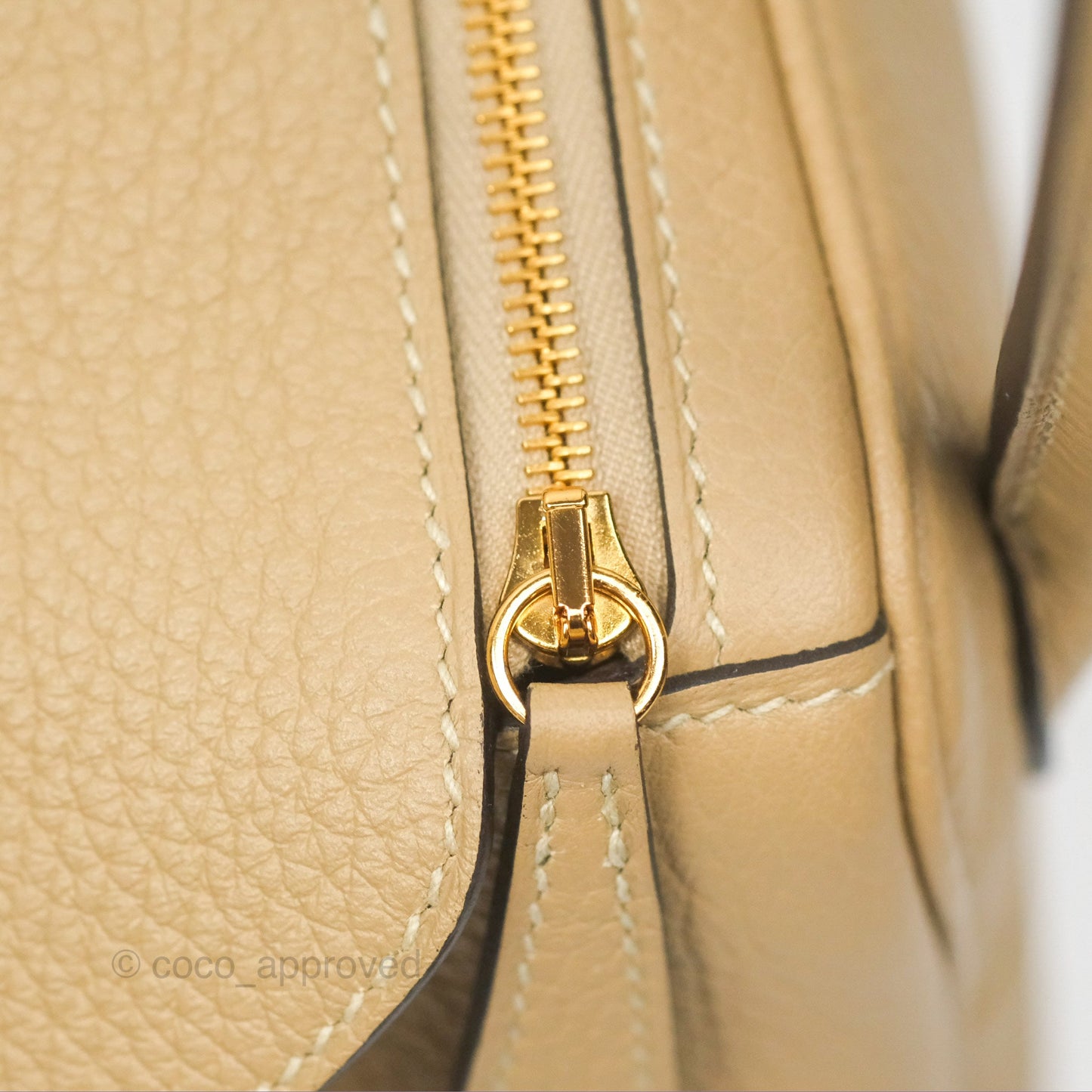 Hermès Lindy 26 Trench Clemence Gold Hardware