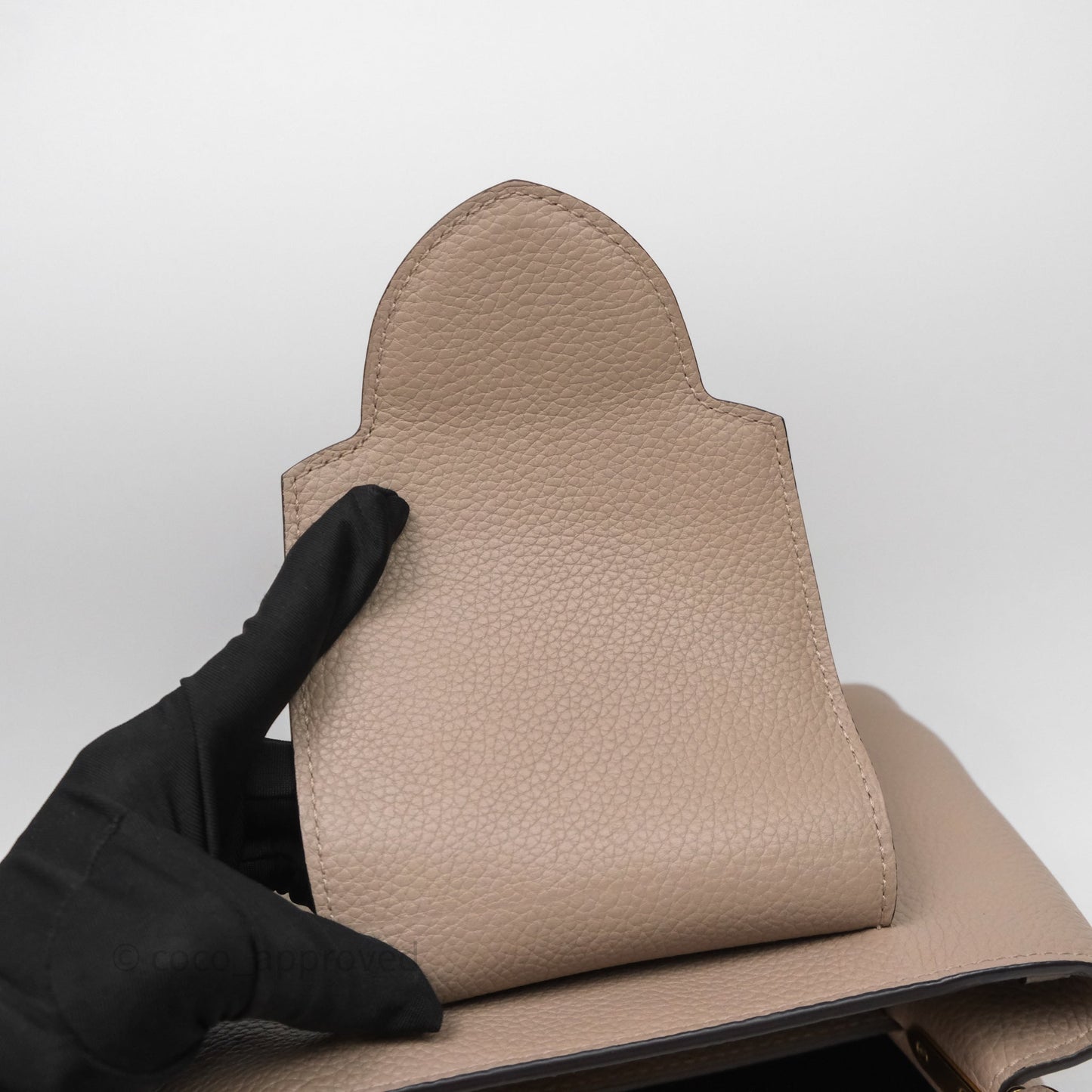 Louis Vuitton Taurillon Capucines BB Galet