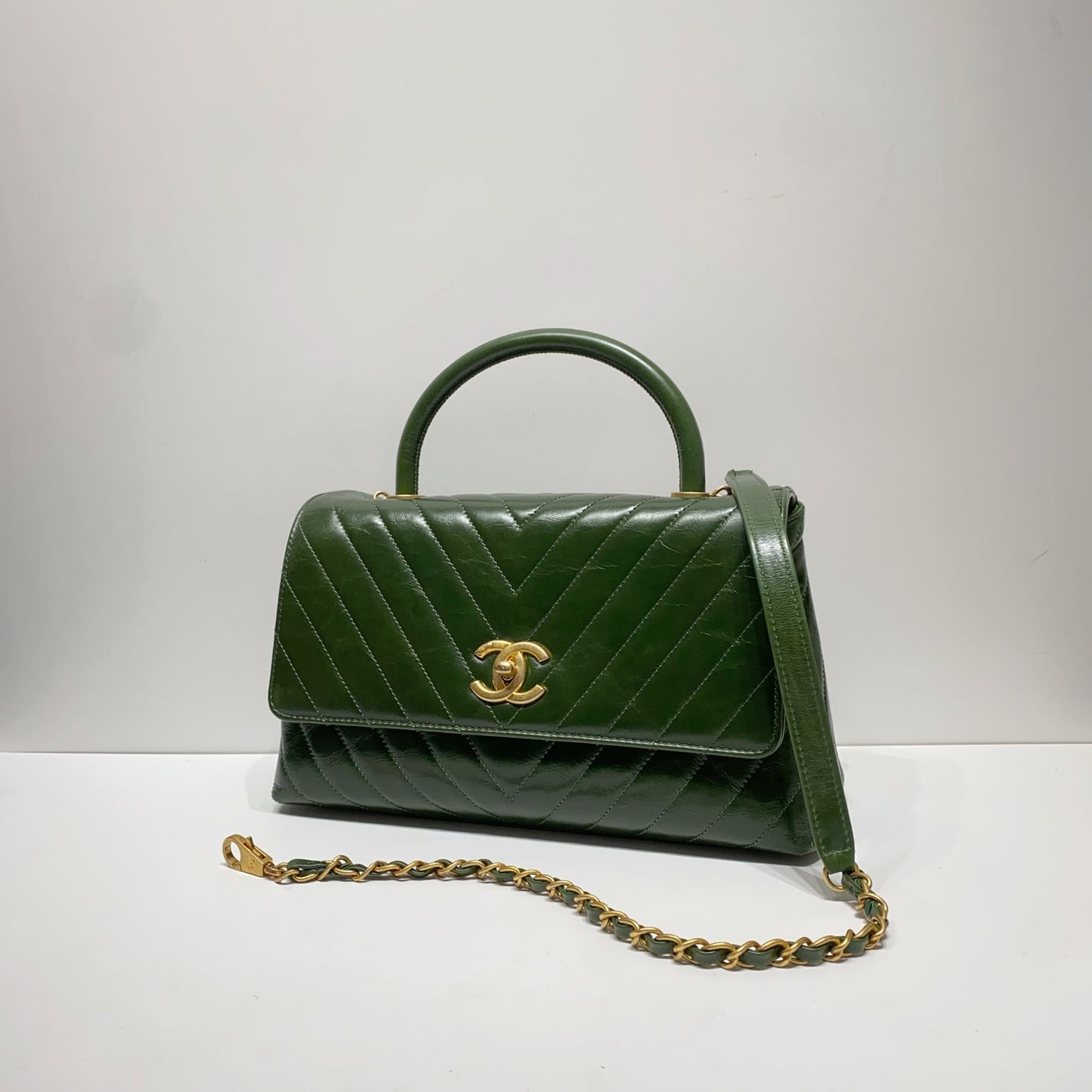 No.4300-Chanel Medium Chevron Coco Handle