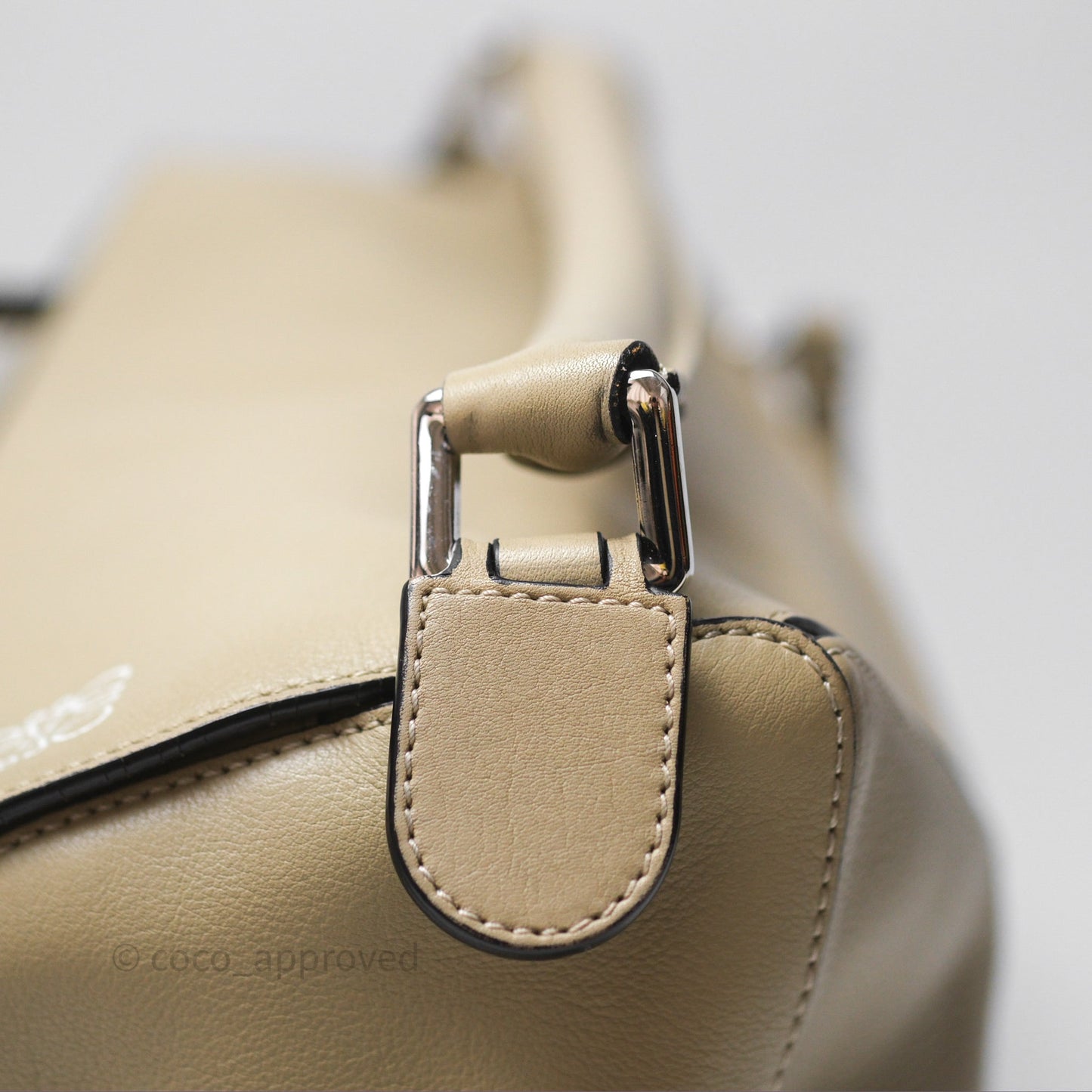 Loewe Medium Puzzle Bag Light Beige Calfskin