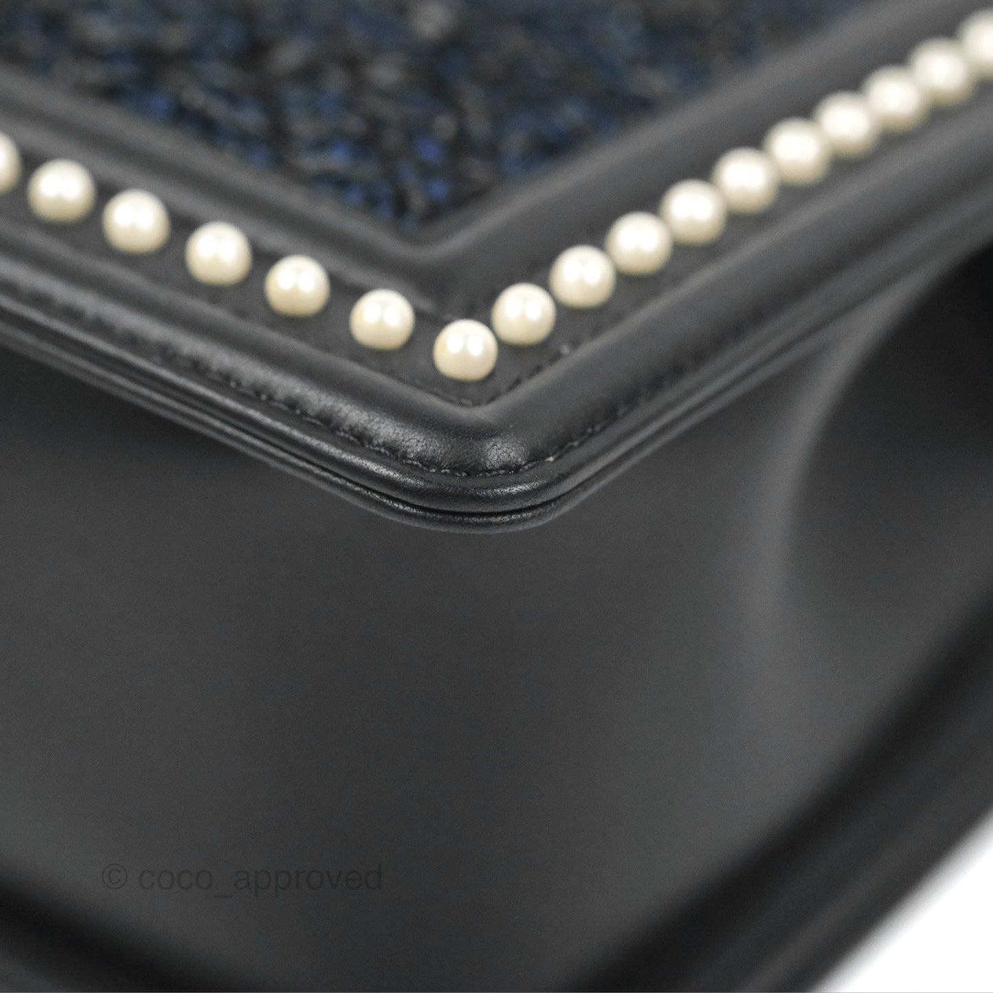 Chanel Medium Pearl Around Boy Black/Navy Tweed Gun Metal Hardware